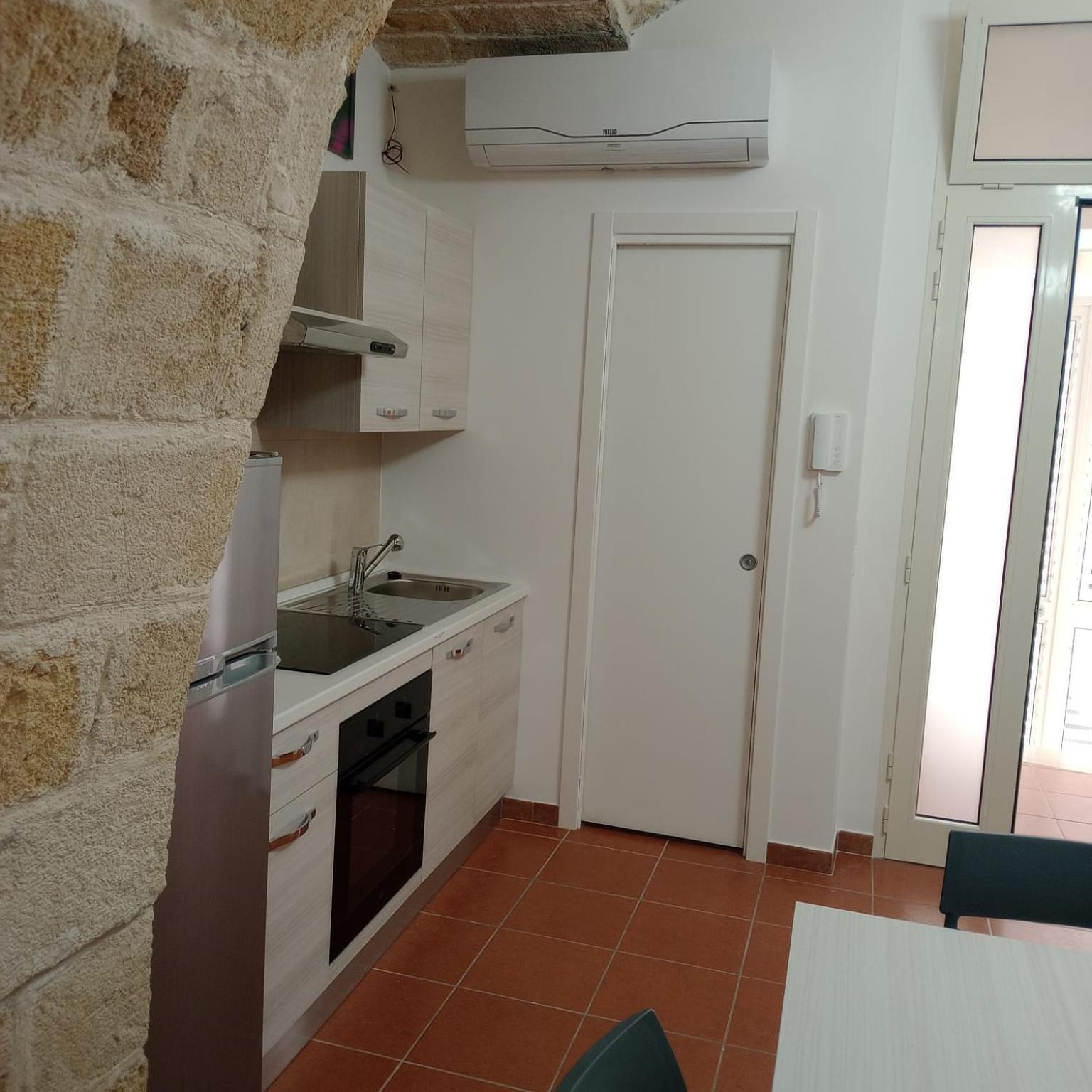 Casa Vacanza Nel Cuore Della Pietra Barletta Exterior foto
