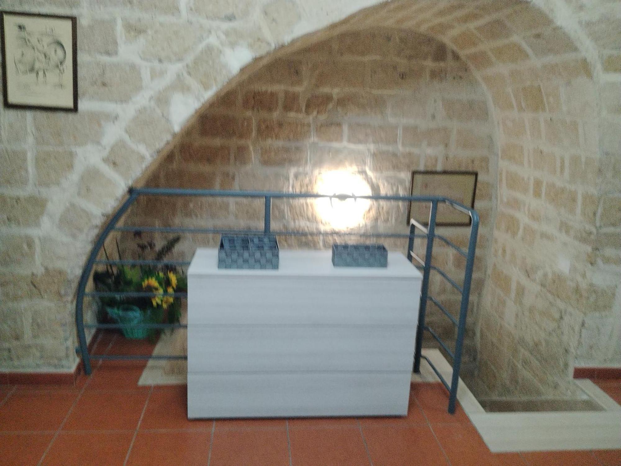 Casa Vacanza Nel Cuore Della Pietra Barletta Exterior foto