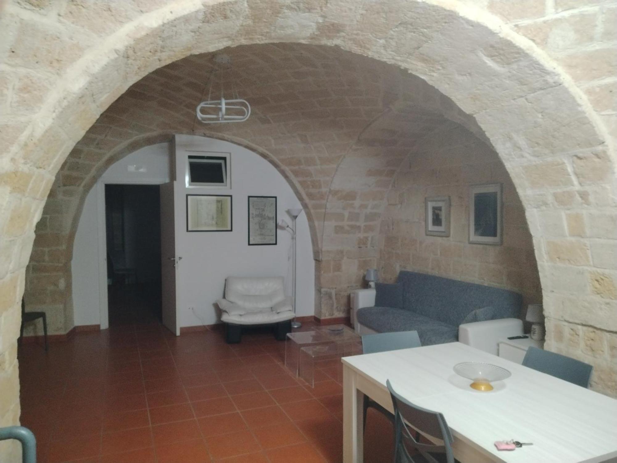 Casa Vacanza Nel Cuore Della Pietra Barletta Exterior foto