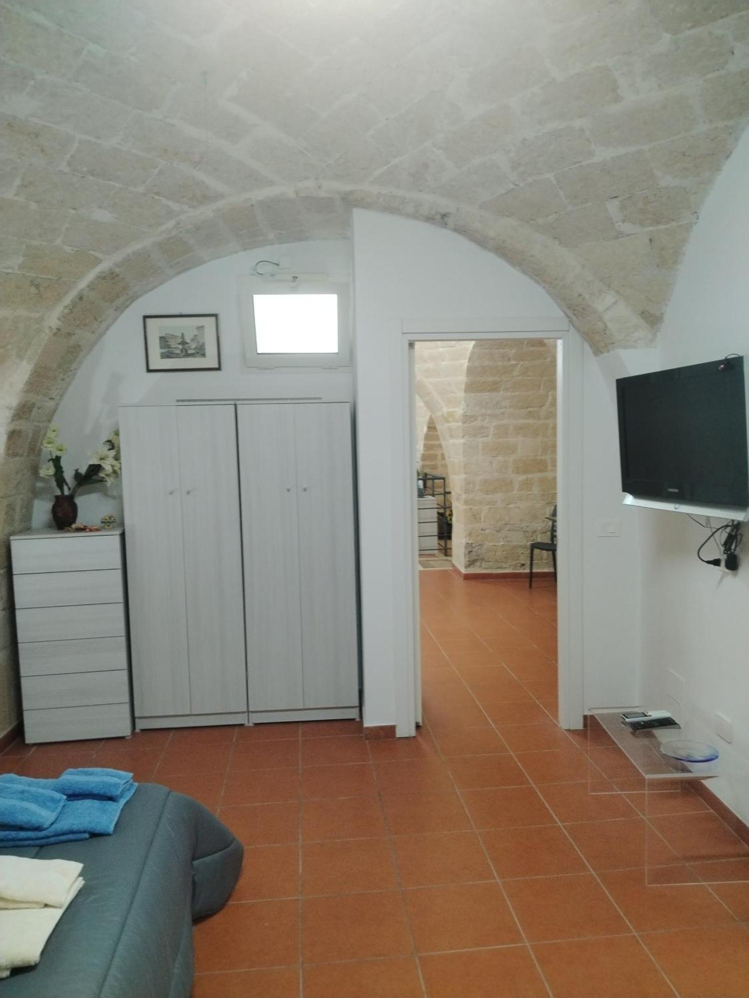 Casa Vacanza Nel Cuore Della Pietra Barletta Exterior foto