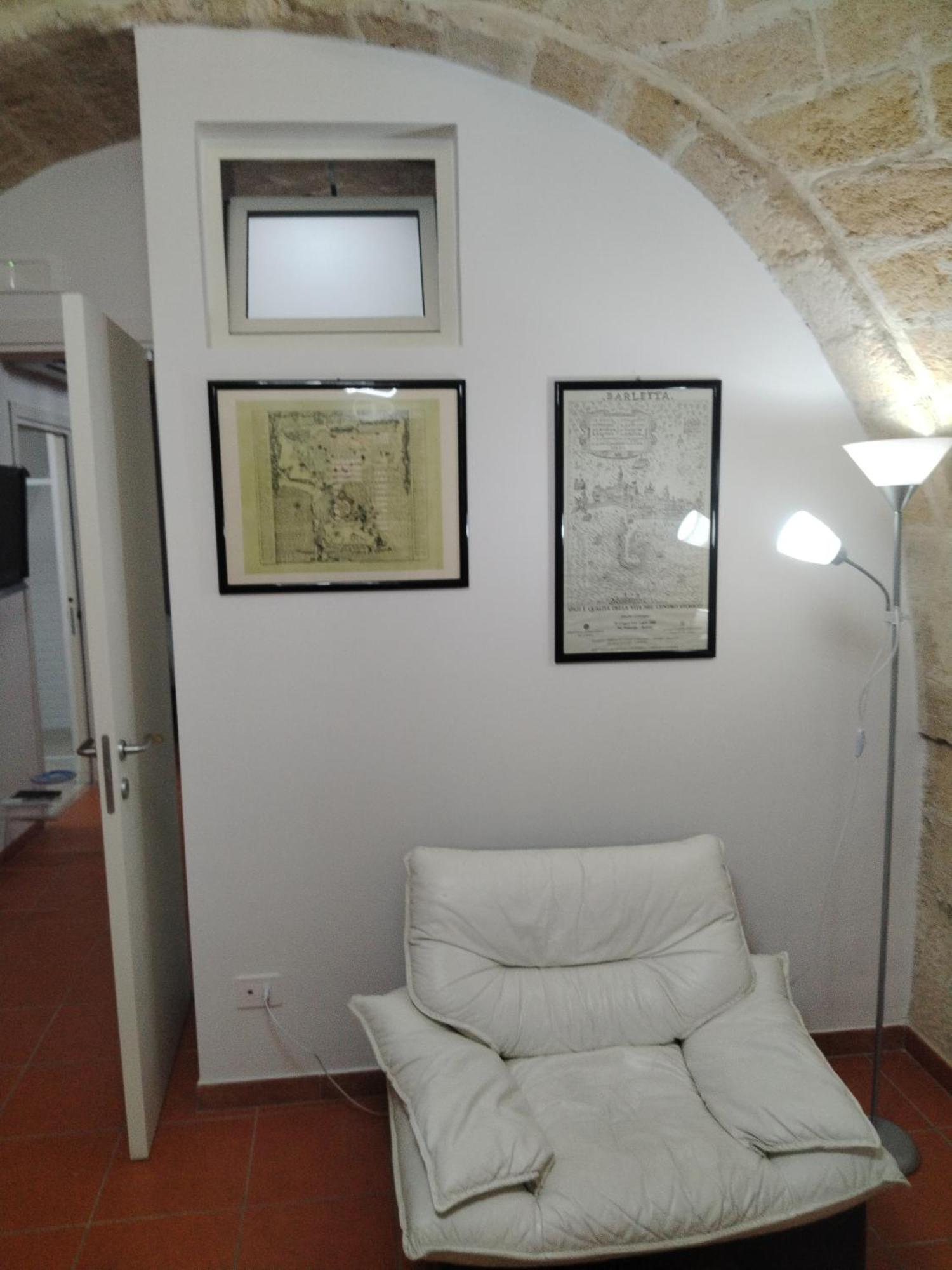 Casa Vacanza Nel Cuore Della Pietra Barletta Exterior foto