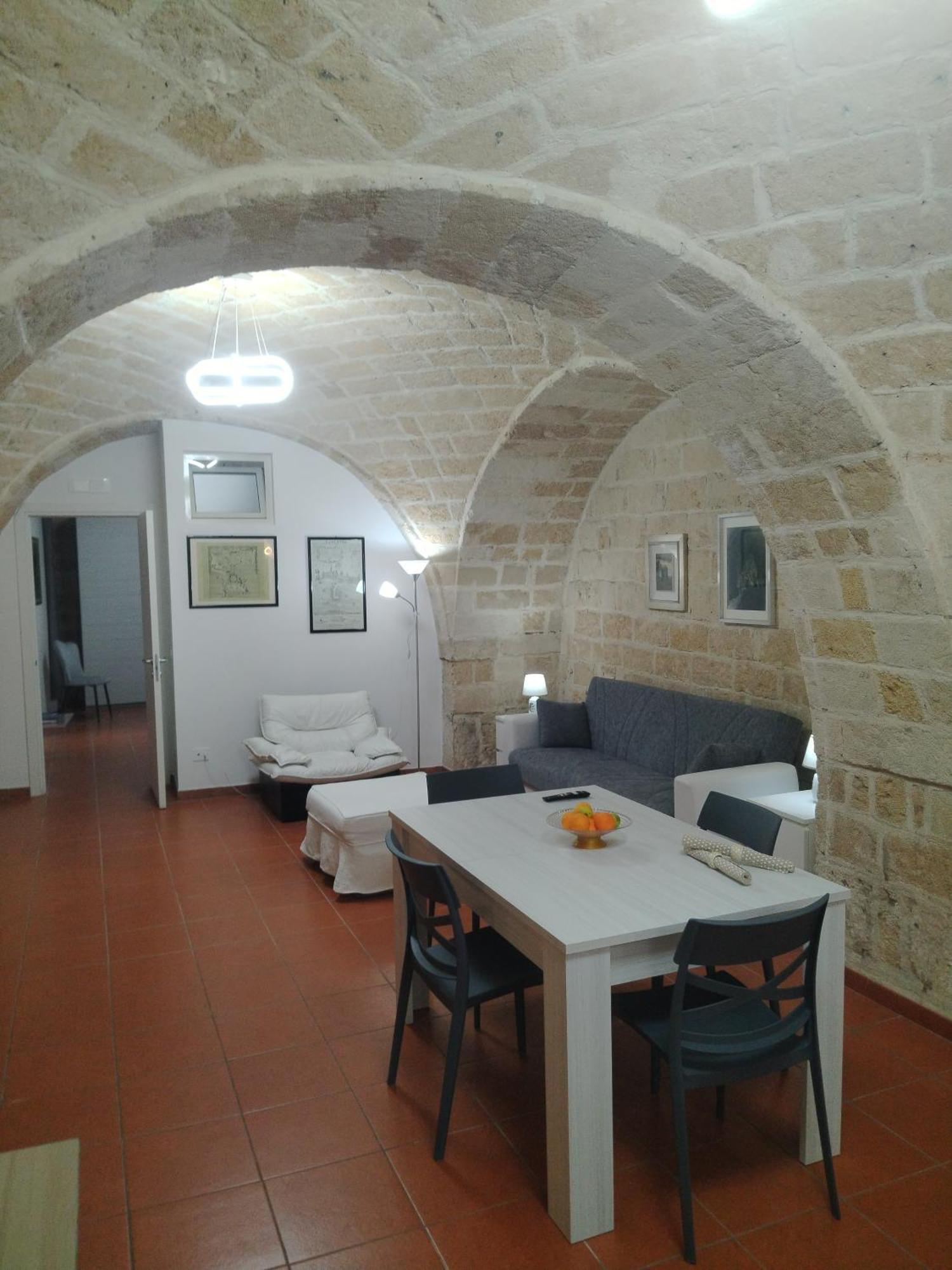 Casa Vacanza Nel Cuore Della Pietra Barletta Exterior foto