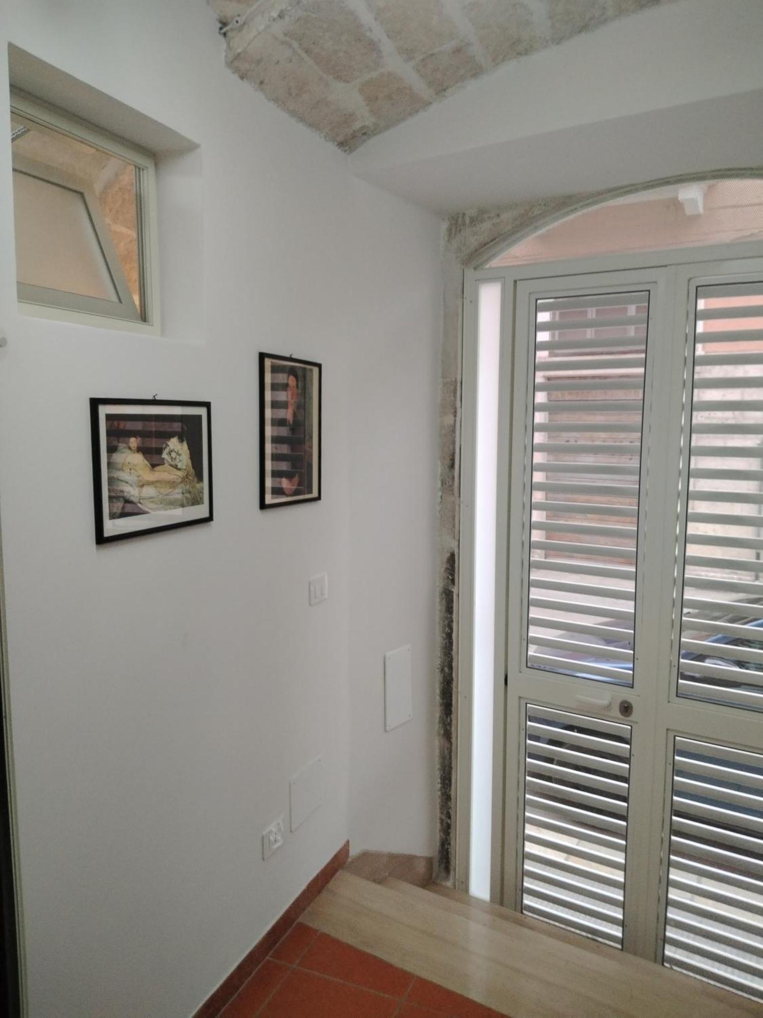 Casa Vacanza Nel Cuore Della Pietra Barletta Exterior foto